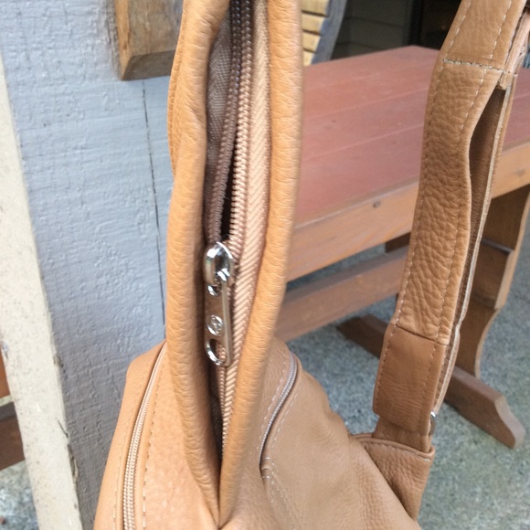 Leather sling travel bag Mexico multiple zip slots - Picture 3 of 4